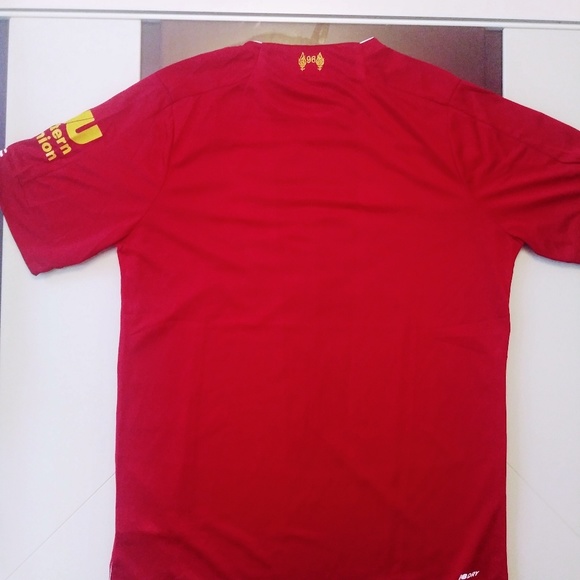 19/20 Liverpool Soccer Jersey - Picture 4 of 4